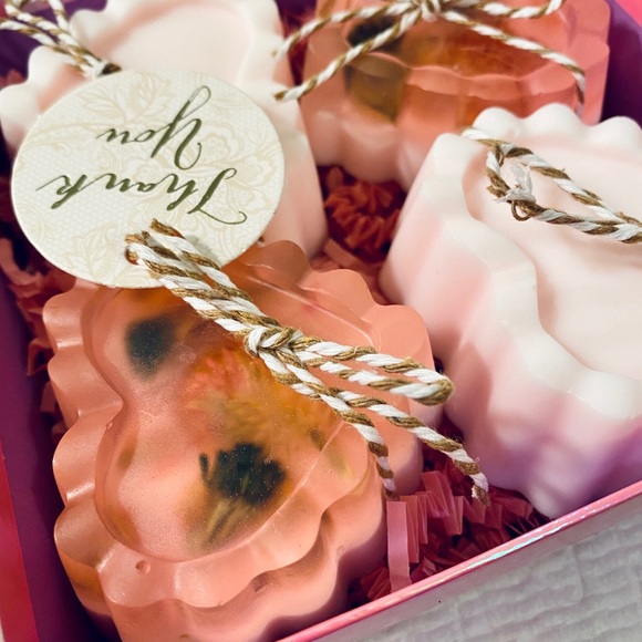 🌸 Flower Soaps 🌸 - Picture 4 of 4